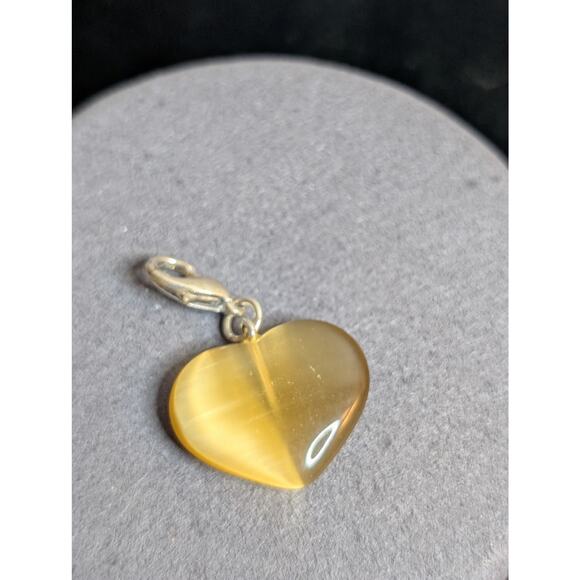 Vintage Butterscotch Cats Eye Glass Heart Charm - Picture 1 of 3